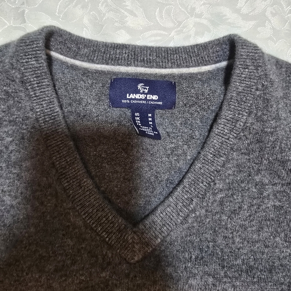 Lands' End Gray V-Neck Sweater Classic Knit - Picture 2 of 3